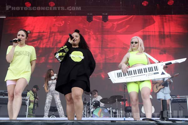 CLEAN BANDIT - 2019-07-21 - PARIS - Hippodrome de Longchamp - Main Stage 2 - 